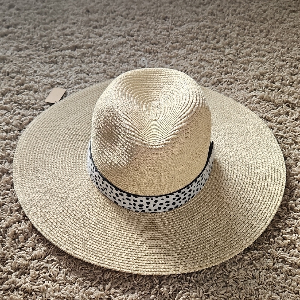 Stylish Tan Wide-Brim Hat NEW